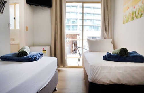 Surfers Paradise Hotel | Breeze Inn
