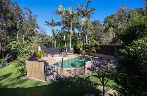 Avalon Beach House | Breezy Beach House - Avalon Beach Awaits!