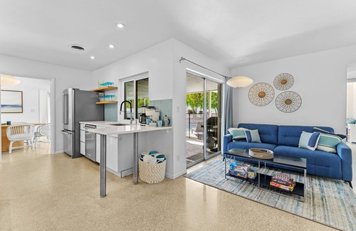Anona House | Breezy Blue-Pool, Hot Tub, Minutes to Beach, Games