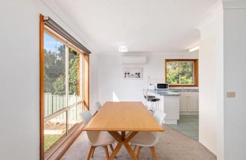 Malua Bay House | Breezy Bungalow at Malua