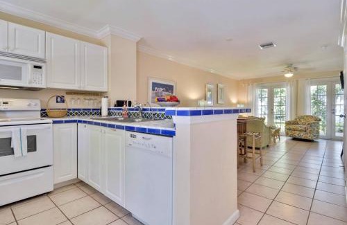 Bahama Village House | Breezy Bungalow by AvantStay Close 2 Zachary Taylor State Park Beach w Shared Pool Week Long Stays