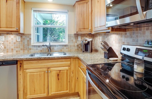 Ozona House | Breezy Florida Retreat w/ Patio, Grill & Fire Pit!