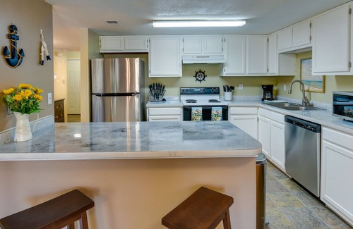 Wright House | Breezy Fort Walton Townhome ~ 5 Mi to Beach!