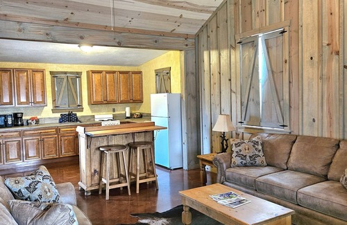 Fredericksburg Cottage | Breezy Hills Cottages