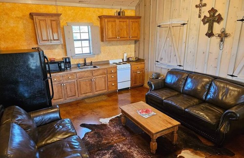 Fredericksburg Cottage | Breezy Hills Cottages