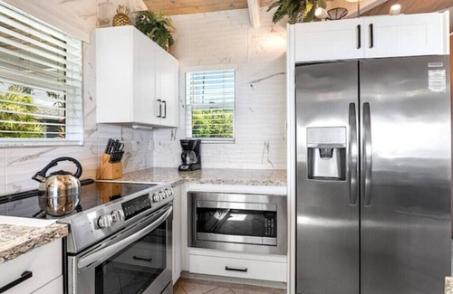 Kailua-Kona House | Breezy Pool Oasis 5BR AC Ocean Views 5min to Beach