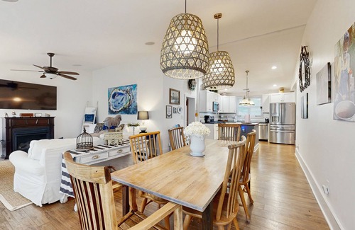 Hanahan House | Breezy, renovated home with fenced yard, front porch & lovely living spaces