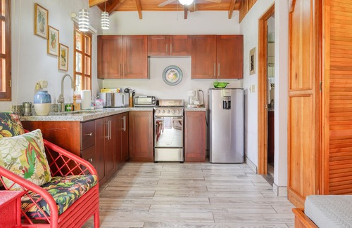 Ojochal Apartment | Breezy tropical casita on gated estate with lanai & AC - seasonal stays welcome