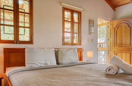Ojochal Apartment | Breezy tropical casita on gated estate with lanai & AC - seasonal stays welcome