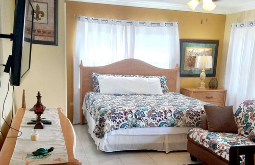 Bodden Town Apartment | Breezy Valley - Close to Beaches, Shops and Restaurants!