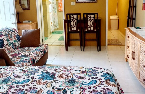 Bodden Town Apartment | Breezy Valley - Close to Beaches, Shops and Restaurants!