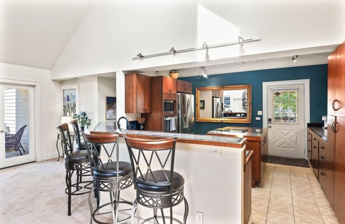 Tracyton House | Bremerton Victorian Home w/Modern Amenities