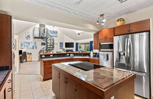 Tracyton House | Bremerton Victorian Home w/Modern Amenities