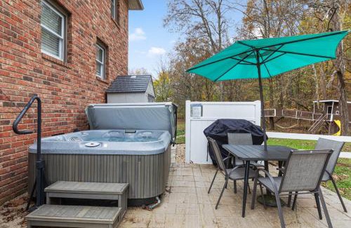 Goodlettsville Villa | Brenda Lee History 4BR Retreat Pool Hot Tub