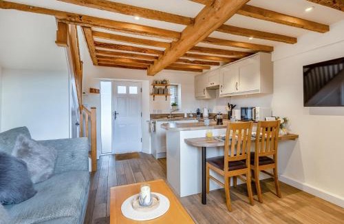 Highbridge House | Brent Cottage - Uk48889