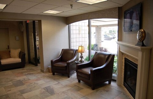 Downtown Hotel | Brentwood Inn & Suites
