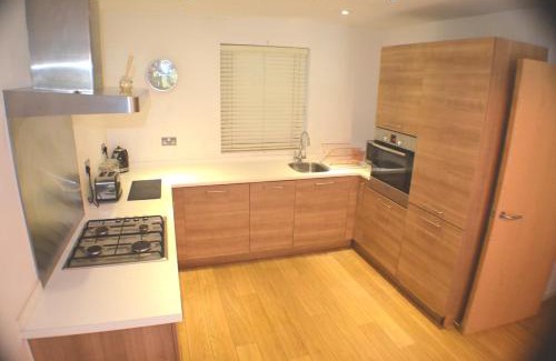 Brentwood Apartment | Brentwood Town Retreat - Large 2 bedroom apartment