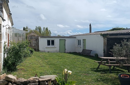 Poulgoazec House | Breton coastal "penty" house - walking distance to the beach