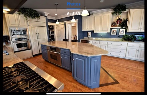 Green Bay House | Brett Favre's legendary Packer home with 6-bedrooms 7-baths in Green Bay.