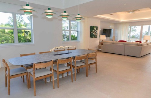Dunmore Town House | Brett's House/with pool in fabulous Dunmore Town with luxury hotel amenities