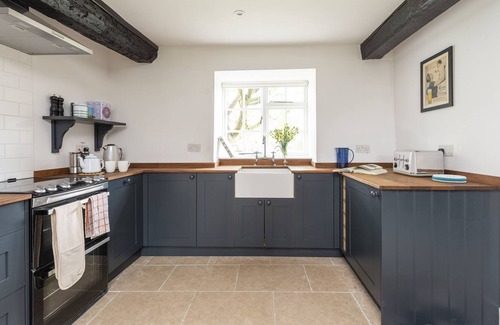 Yeovil Apartment | Brew House Cottage is a charming semi-detached former Estate cottage.