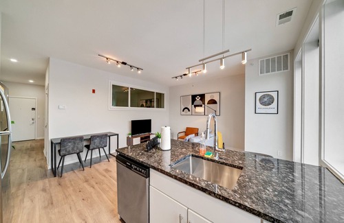 Brewerytown Apartment | Brewerytown Condo I Free Parking I Pool I Gym