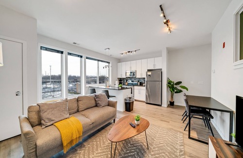 Brewerytown Apartment | Brewerytown Condo I Free Parking I Pool I Gym