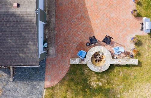 Berlin House | Brewhouse on Main - sleeps 10 - walk to downtown shops / bars / town events.