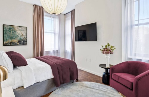 Downtown Baltimore Hotel | Brexton Hotel | Touchless Charming Studio