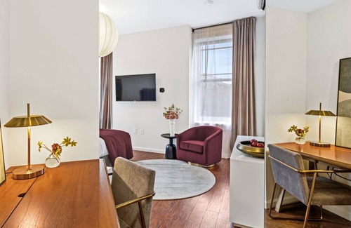 Downtown Baltimore Hotel | Brexton Hotel | Touchless Charming Studio