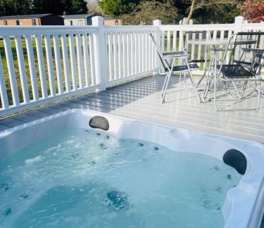 Allerthorpe House | Brians Lodge with Hot Tub