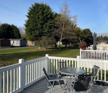Allerthorpe House | Brians Lodge with Hot Tub