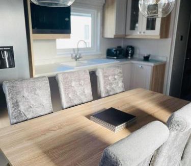 Allerthorpe House | Brians Lodge with Hot Tub