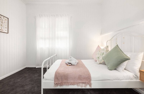 Windsor Cottage | Briar Cottage - Cosy and Comfy Cottage