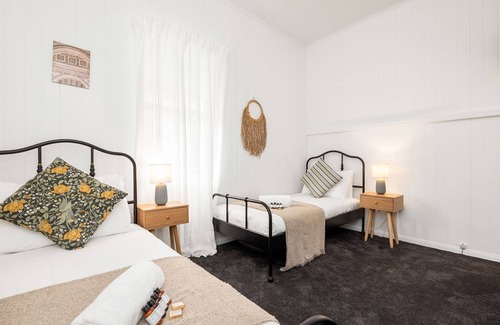 Windsor Cottage | Briar Cottage - Cosy and Comfy Cottage