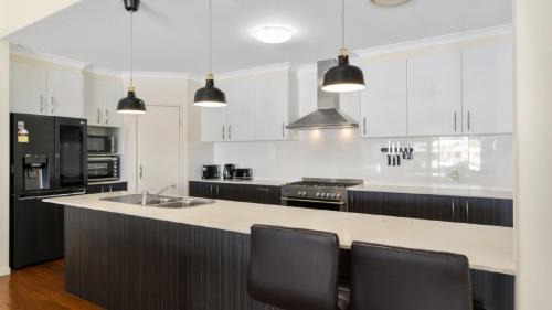 Banksia Beach House | Bribie Bliss: Luxe Canal Living