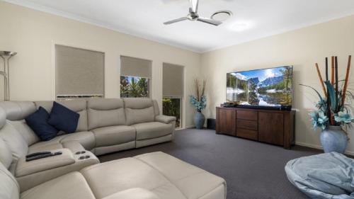 Banksia Beach House | Bribie Bliss: Luxe Canal Living