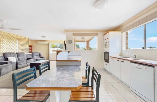 Bellara Apartment | Bribie Island - 4bed Spacious Conjoined Unit