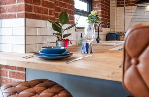 Cropthorne House | Brick Barn - Luxury Barn Conversion by River Avon