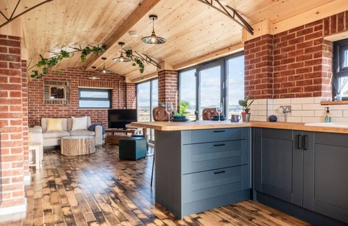 Cropthorne House | Brick Barn - Luxury Barn Conversion by River Avon