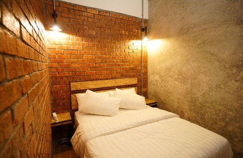 Taman Istana Hotel | Brick Box Hotel