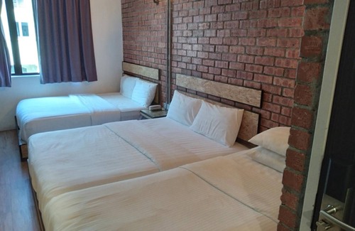 Taman Istana Hotel | Brick Box Hotel