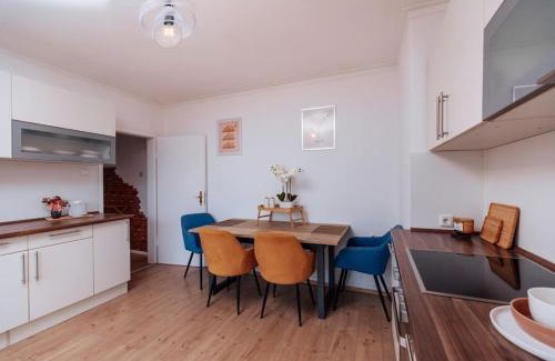 Gelsenkirchen-Mitte Apartment | brick & cozy - City - Netflix - Wifi - 4 Person