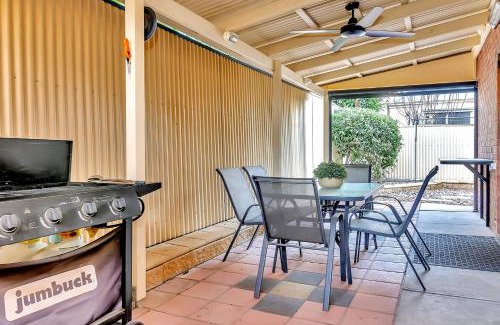 Glenelg North House | 'Brick Tides' Experience the Serene Glenelg North