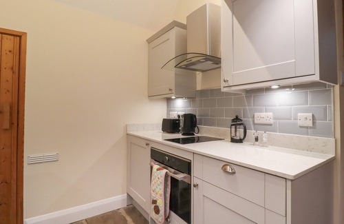 Otley Cottage | BRIDE CROSS GRANARY, romantic, character holiday cottage in Otley