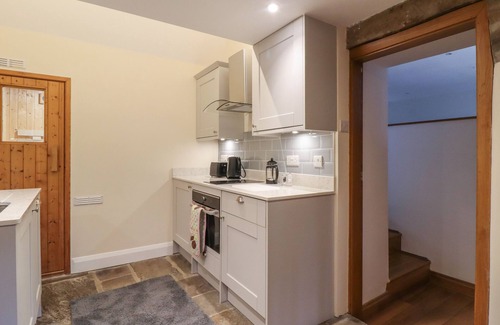Otley Cottage | BRIDE CROSS GRANARY, romantic, character holiday cottage in Otley