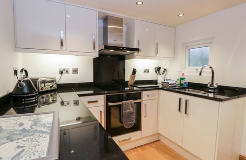 Newby Bridge Cottage | BRIDGE COTTAGE, family friendly, with a garden in Newby Bridge