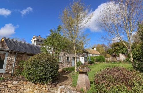 Axminster House | Bridge Cottage
