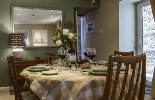 Hawes House | Bridge Cottage