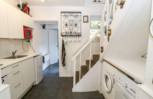 Haltwhistle Cottage | BRIDGE COTTAGE, pet friendly, with a garden in Haltwhistle